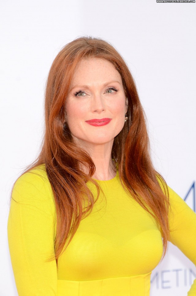 Julianne Moore Tribeca Film Festival Doll Sexy Stunning Pretty Sultry