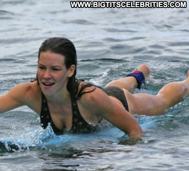 Evangeline Lilly Posing Hot Babe Beautiful Celebrity British Famous