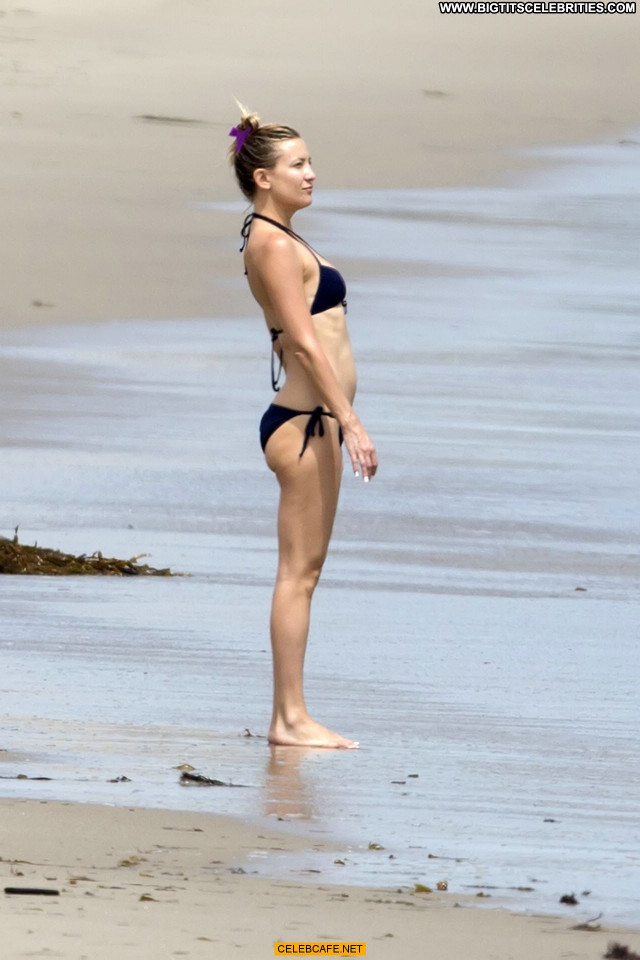 Kate Hudson Celebrity Mali Beach Posing Hot Beautiful Malibu Bikini