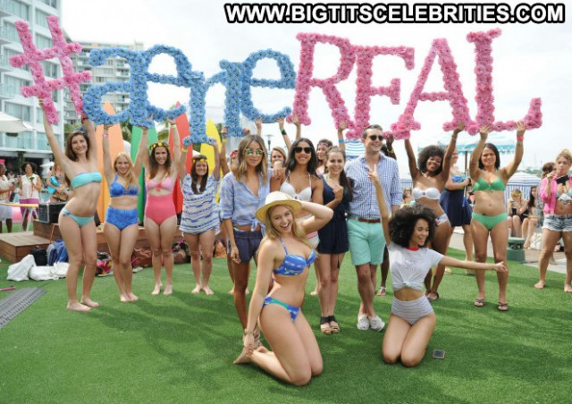 Mae Whitman Miami Beach Posing Hot Beautiful Babe Celebrity Paparazzi