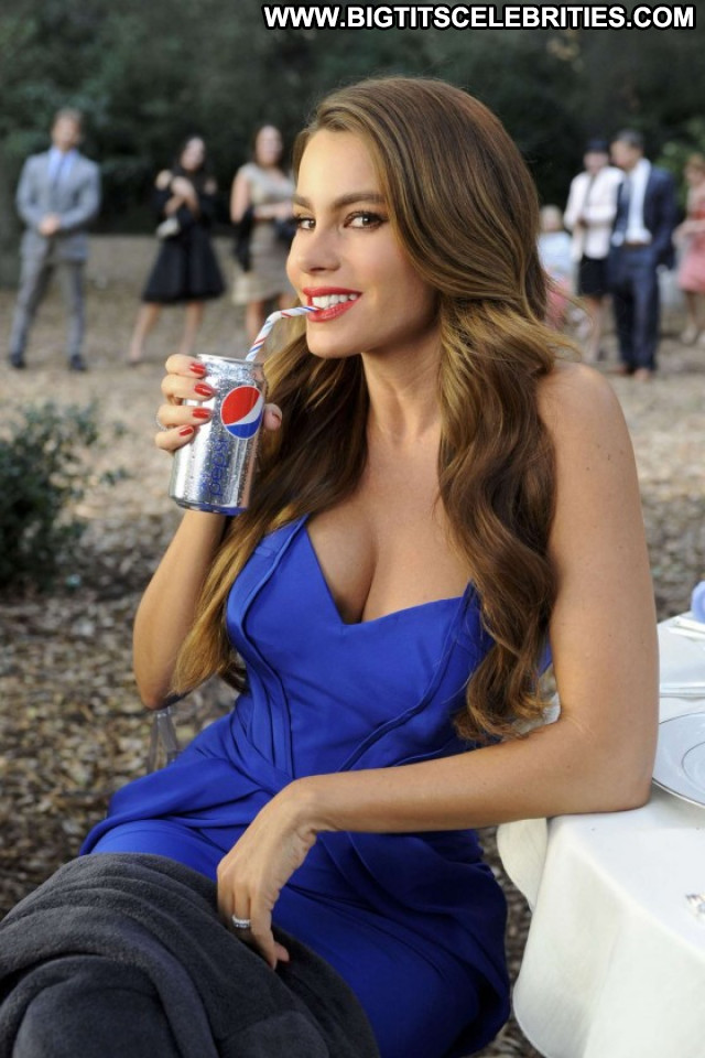 Sofia Vergara Beautiful Posing Hot Commercial Paparazzi Babe