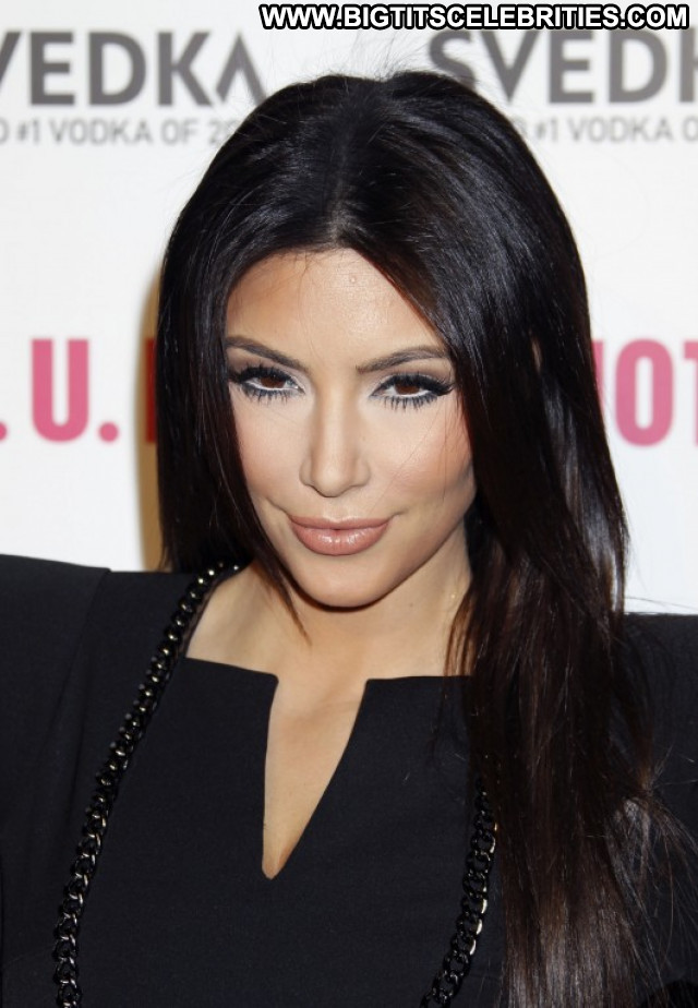 Kim Kardashian Posing Hot Babe Paparazzi Celebrity Beautiful Female