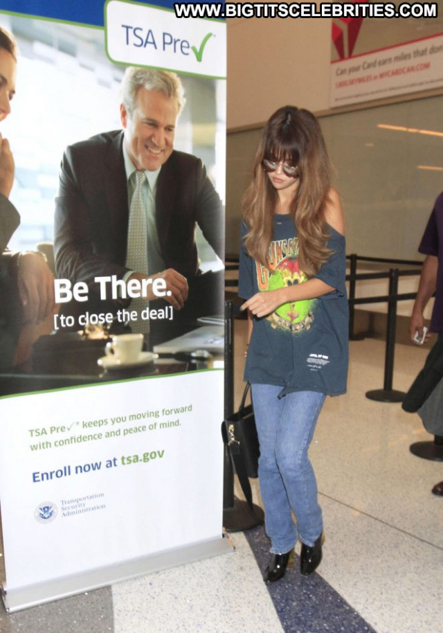 Selena Gomez Lax Airport Celebrity Los Angeles Babe Beautiful Lax