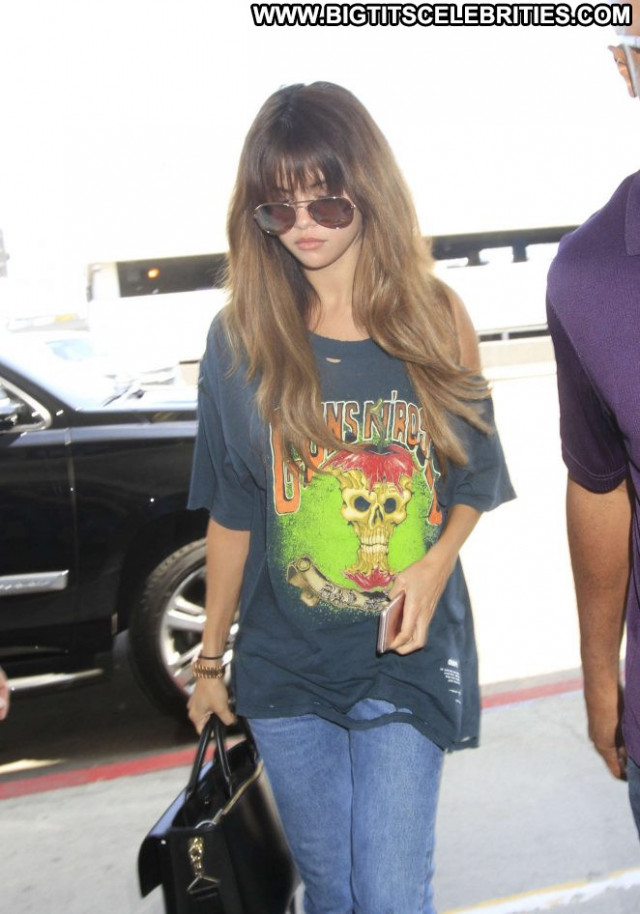 Selena Gomez Lax Airport Babe Beautiful Los Angeles Celebrity Posing