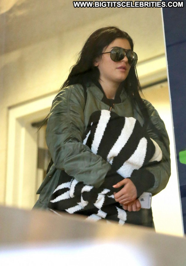Kylie Jenner Lax Airport Posing Hot Babe Beautiful Paparazzi