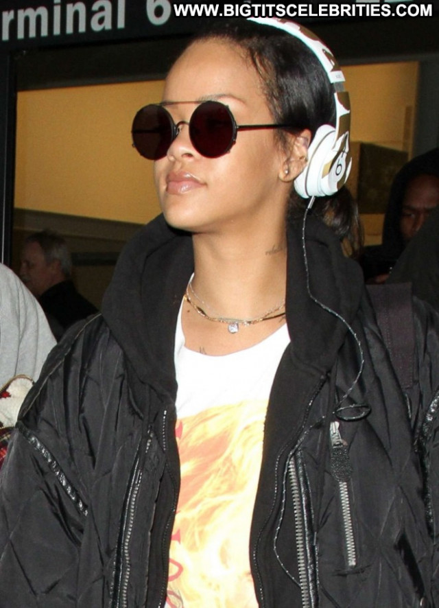 Rihanna Lax Airport Los Angeles Celebrity Paparazzi Beautiful Posing