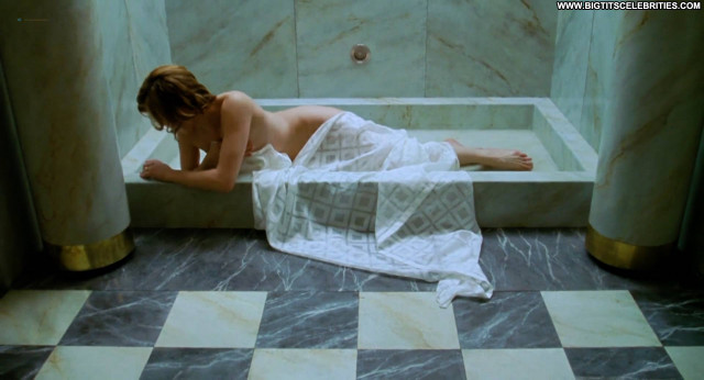 Milla Jovovich Resident Evil Babe Nude Posing Hot Hd Bush Beautiful