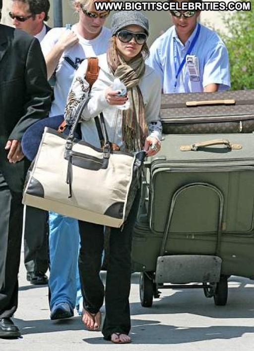 Hilary Duff Babe Beautiful Straight Posing Hot Celebrity