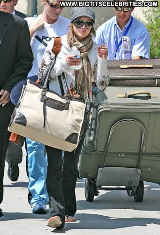 Hilary Duff Babe Beautiful Straight Posing Hot Celebrity