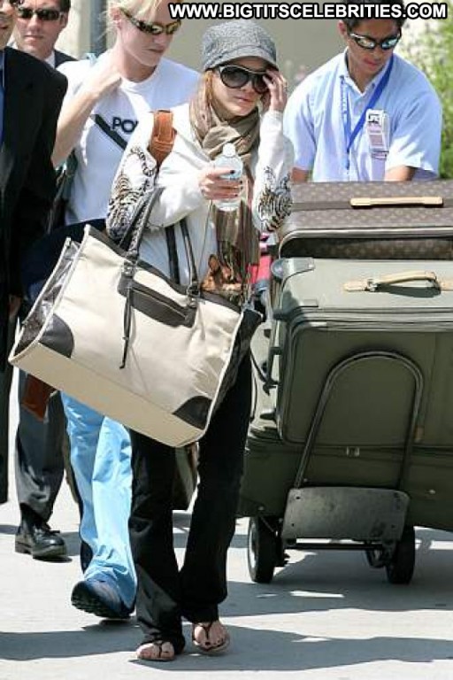 Hilary Duff Babe Beautiful Straight Posing Hot Celebrity