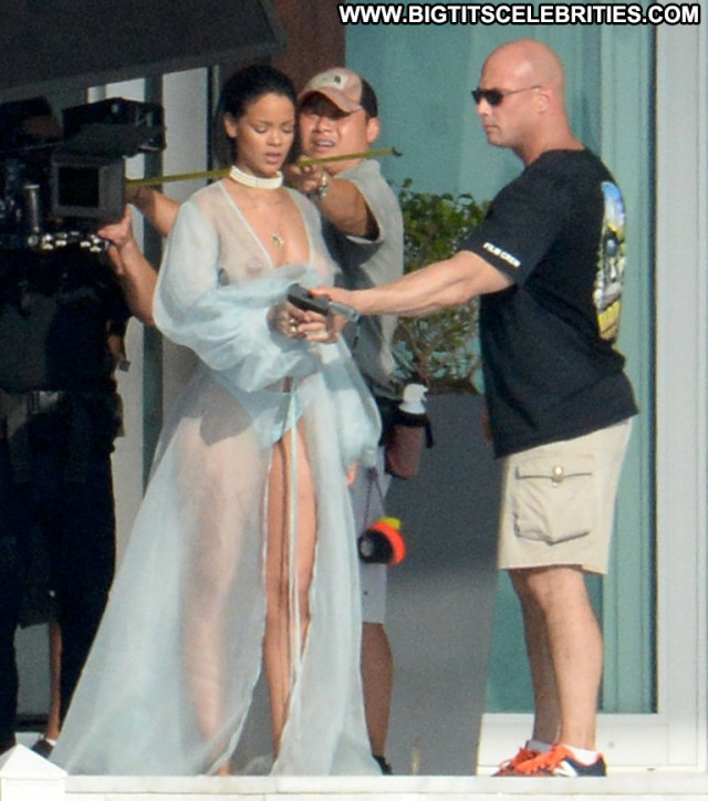 Rihanna No Source Candids Beautiful Celebrity Braless Babe See
