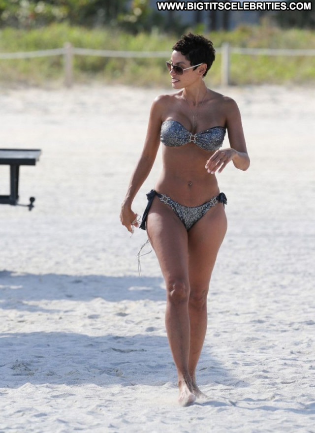 Nicole Murphy The Beach Celebrity Bikini Posing Hot Beach Beautiful