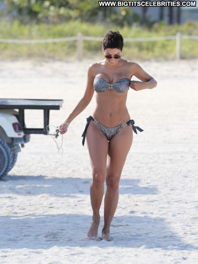 Nicole Murphy The Beach Babe Bikini Posing Hot Candids Beach