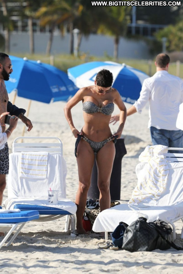 Nicole Murphy The Beach Beach Candids Celebrity Posing Hot Babe