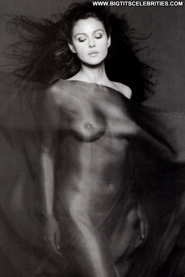 Monica Bellucci Vita Coi Figli Babe Model Beautiful French Posing Hot