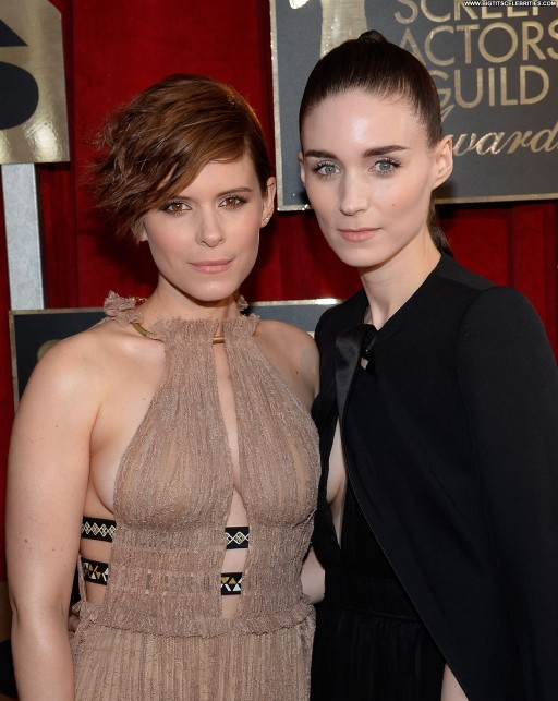 Rooney Mara Posing Hot Straight American Celebrity Babe Awards Sexy Beautiful