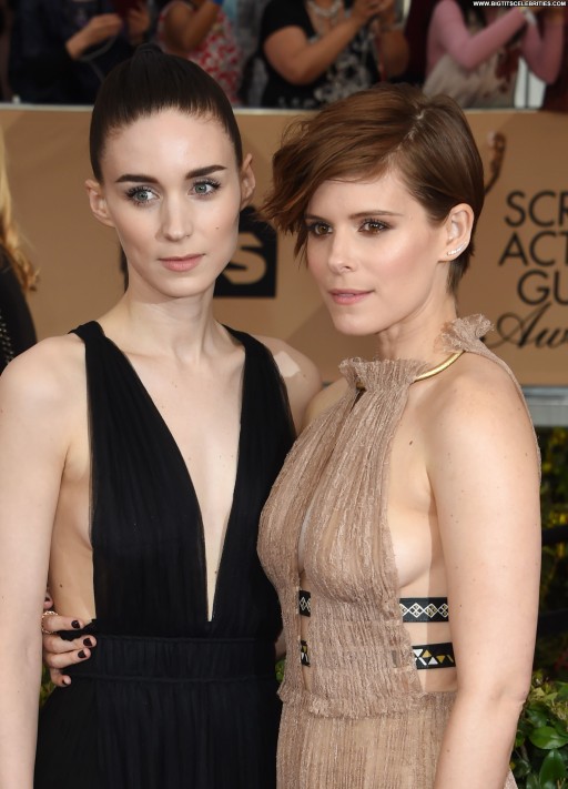 Rooney Mara Posing Hot Straight American Celebrity Babe Awards Sexy Beautiful