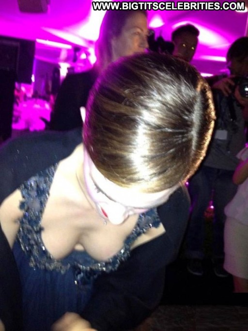 Emma Watson Babe Sexy Straight Celebrity Posing Hot Beautiful