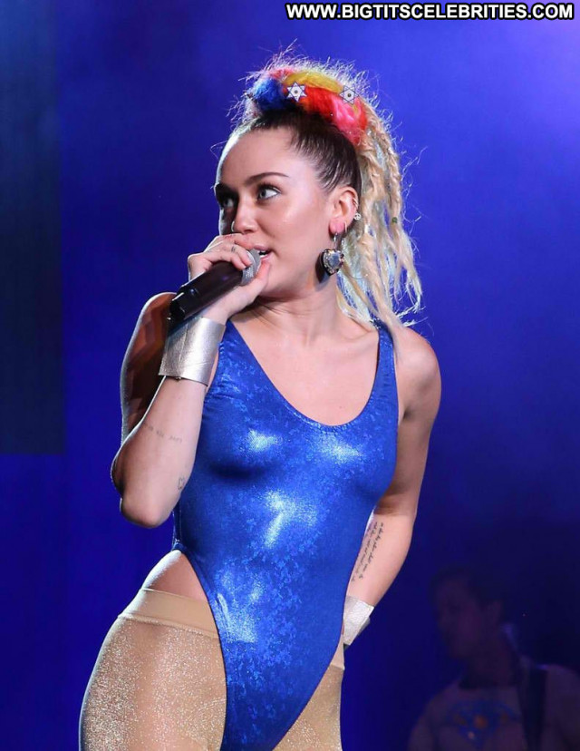 Miley Cyrus No Source Actress Posing Hot Hollywood Sexy American