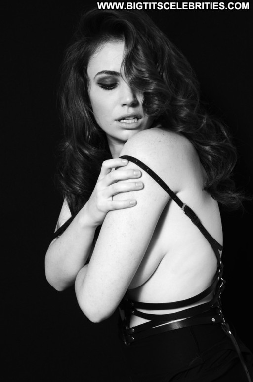 Daughter Straight Photoshoot Magazine Beautiful Babe Daughter Celebrity Black Posing Hot