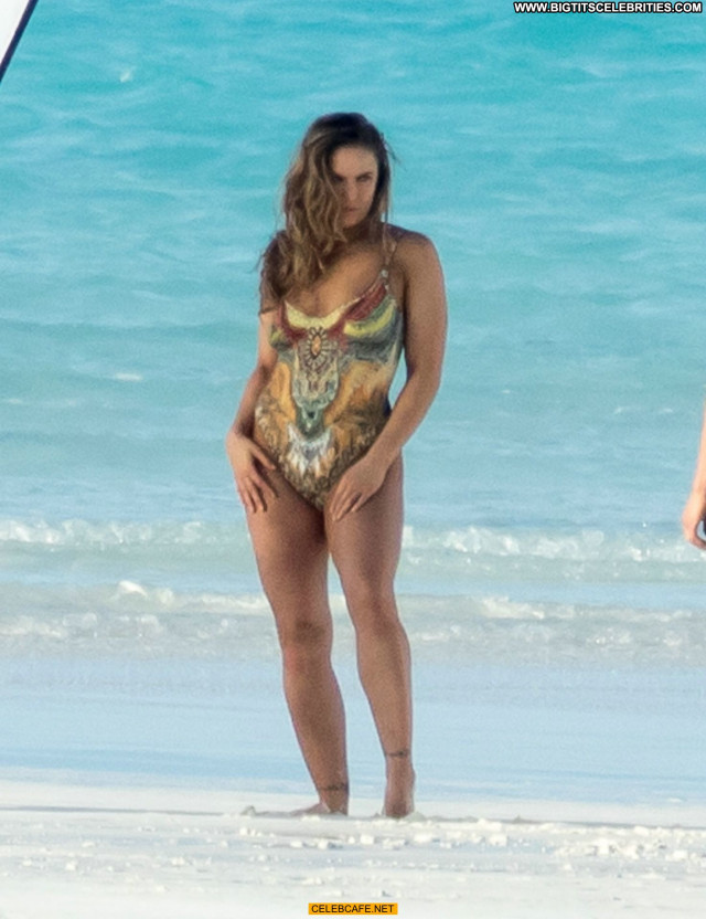 Ronda Rousey No Source Posing Hot Babe Beautiful Bahamas Nude Pain