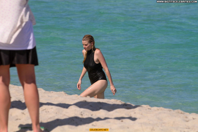 Lara Stone Miami Beach Topless Celebrity Beach Toples Babe Beautiful