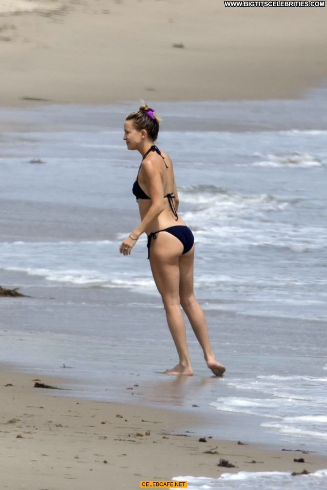 Kate Hudson No Source  Mali Posing Hot Beach Bikini Celebrity Malibu