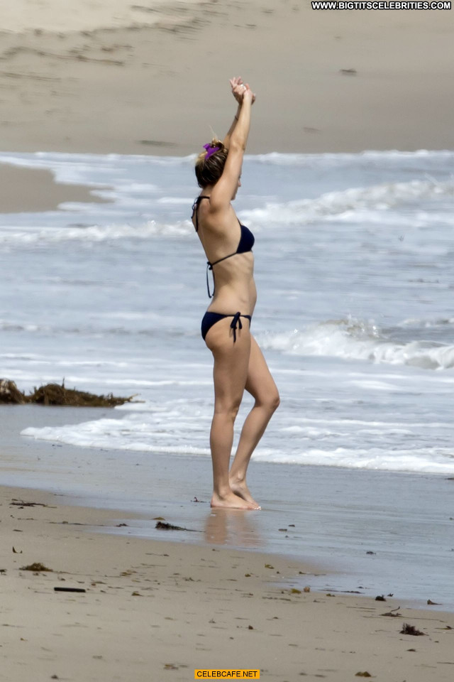 Kate Hudson No Source  Mali Beautiful Celebrity Malibu Beach Posing