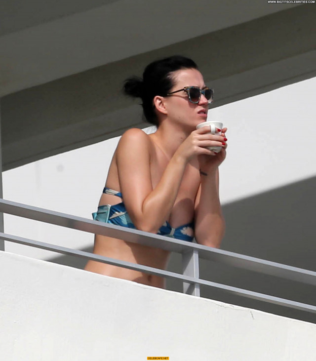 Katy Perry No Source Celebrity Hotel Hot Posing Hot Beautiful Balcony
