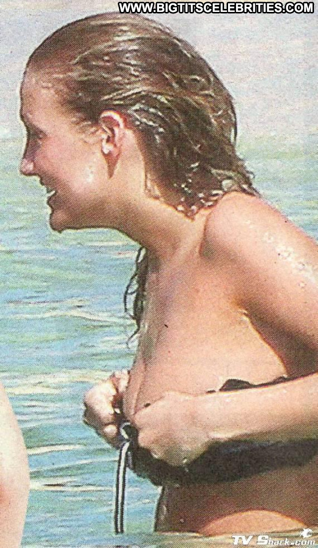 Ashlee Simpson No Source Beautiful Nipple Slip Posing Hot Bikini