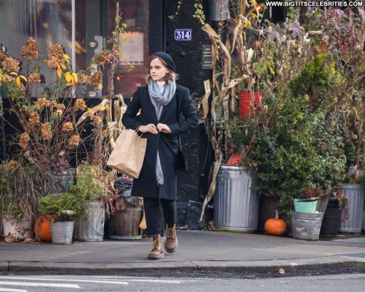 Emma Watson Babe Straight Beautiful Posing Hot Bus Celebrity