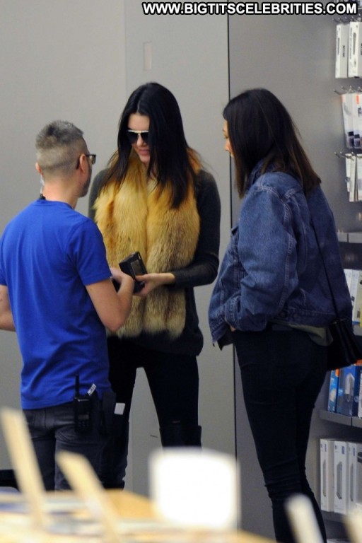 Kendall Jenner Beautiful Paparazzi Celebrity Babe Posing Hot Shopping Straight