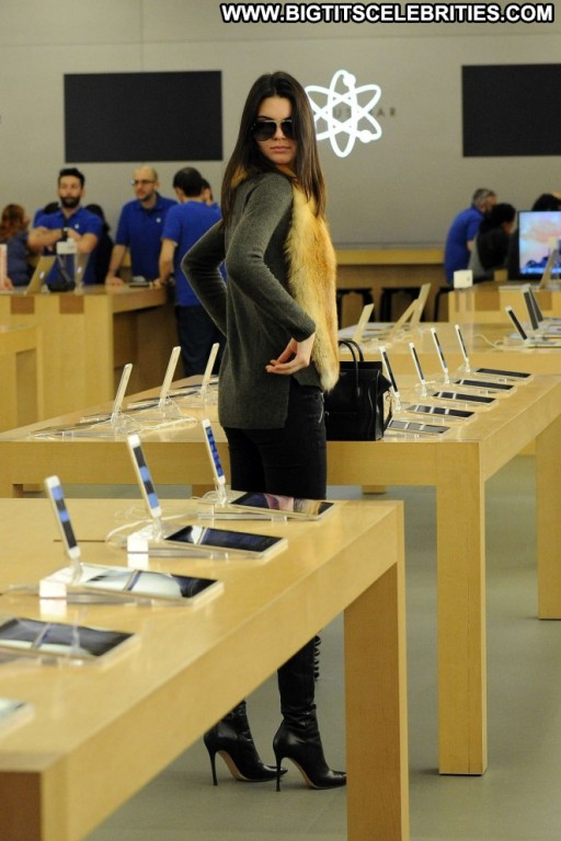 Kendall Jenner Beautiful Paparazzi Celebrity Babe Posing Hot Shopping Straight