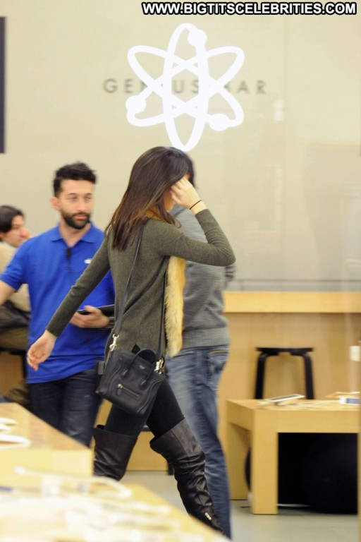 Kendall Jenner Beautiful Paparazzi Celebrity Babe Posing Hot Shopping Straight