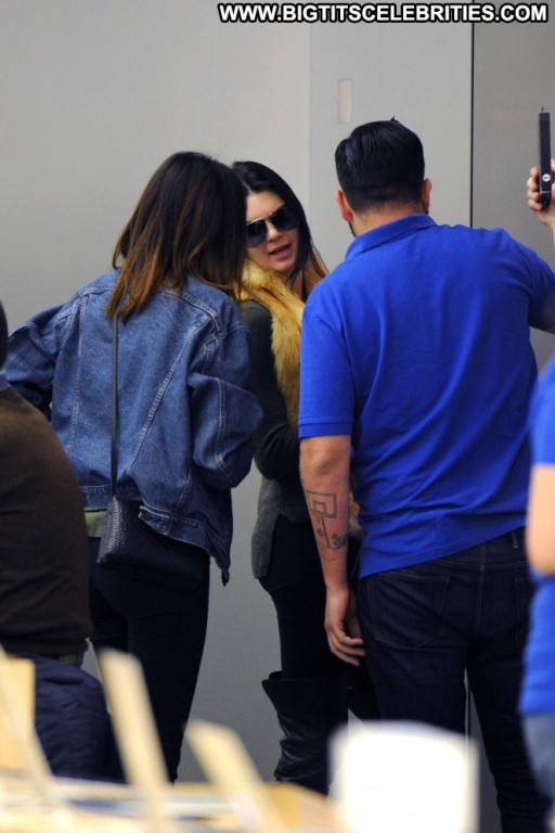 Kendall Jenner Beautiful Paparazzi Celebrity Babe Posing Hot Shopping Straight