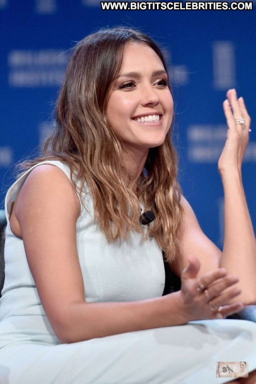 Jessica Alba Straight Beautiful Paparazzi Celebrity Babe Posing Hot Milk