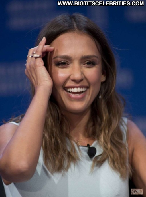 Jessica Alba Straight Beautiful Paparazzi Celebrity Babe Posing Hot Milk