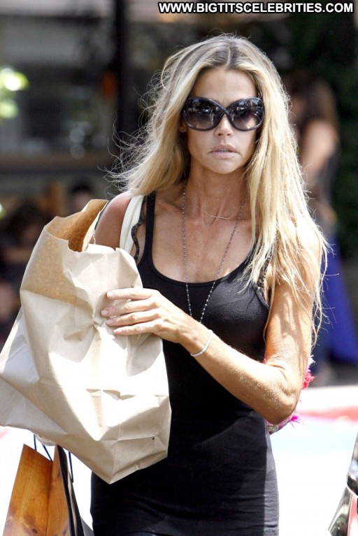 Denise Richards Celebrity Rich Paparazzi Straight Babe Beautiful Posing Hot