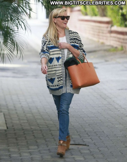 Reese Witherspoon Celebrity Beautiful Posing Hot Straight Babe Paparazzi