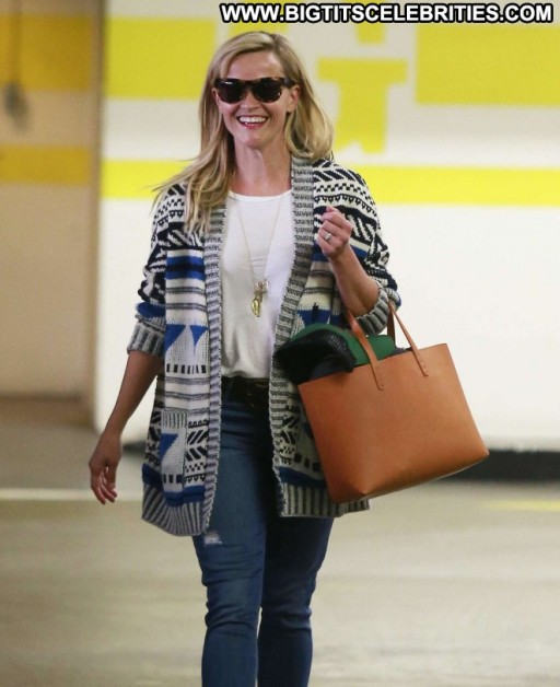 Reese Witherspoon Celebrity Beautiful Posing Hot Straight Babe Paparazzi