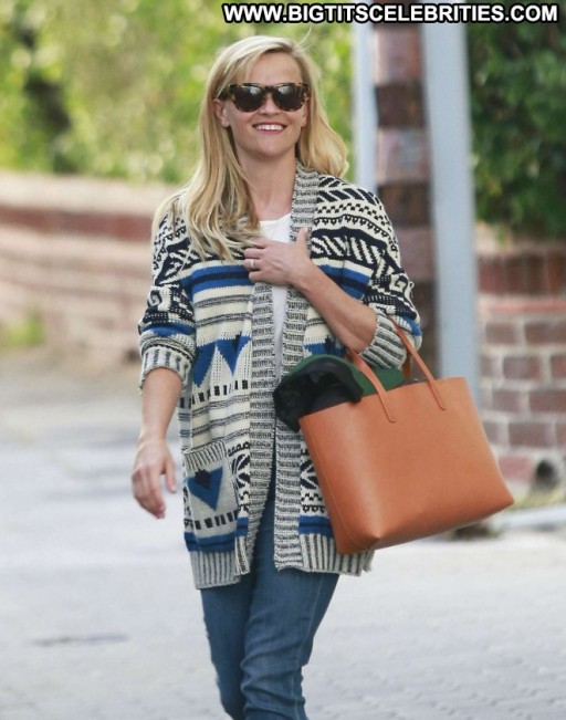 Reese Witherspoon Celebrity Beautiful Posing Hot Straight Babe Paparazzi