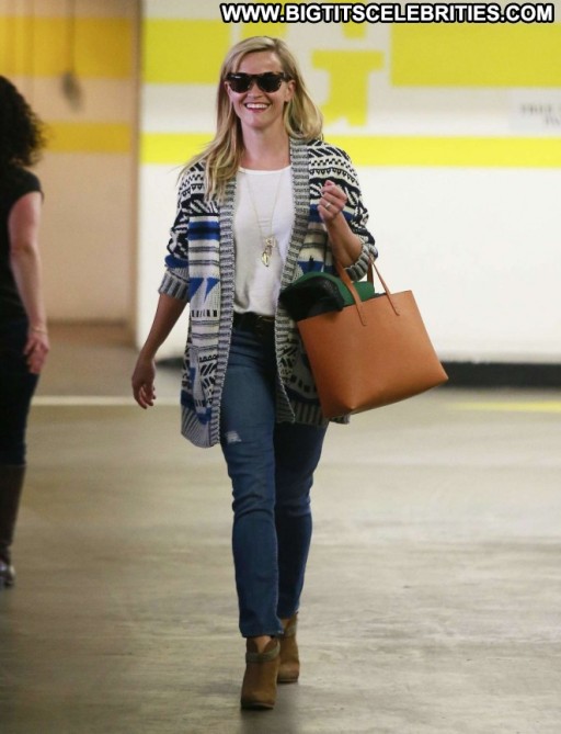 Reese Witherspoon Celebrity Beautiful Posing Hot Straight Babe Paparazzi