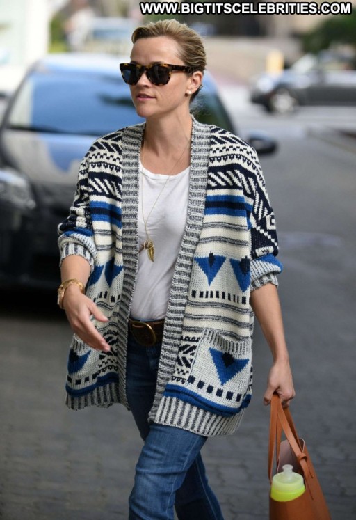 Reese Witherspoon Celebrity Beautiful Posing Hot Straight Babe Paparazzi