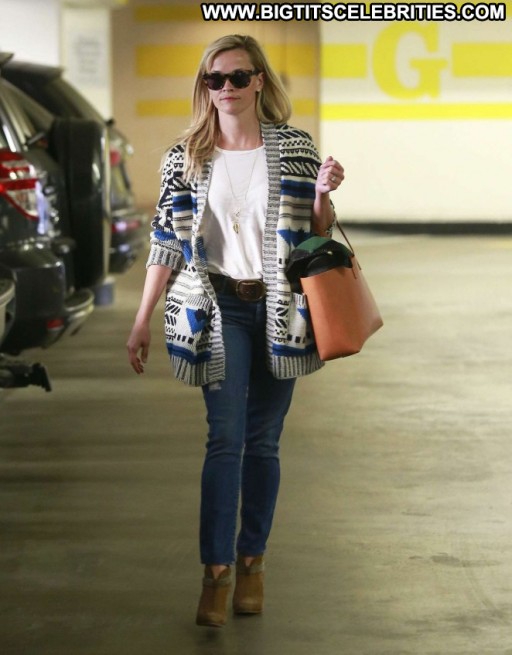 Reese Witherspoon Celebrity Beautiful Posing Hot Straight Babe Paparazzi