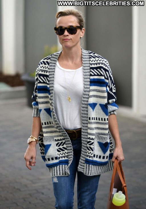 Reese Witherspoon Celebrity Beautiful Posing Hot Straight Babe Paparazzi