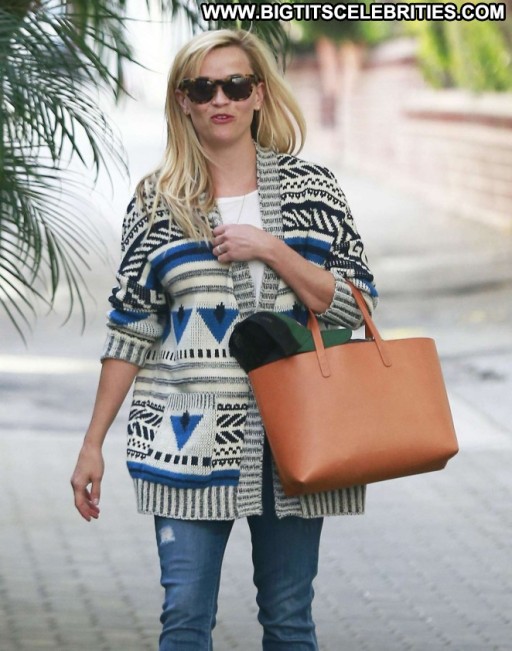 Reese Witherspoon Celebrity Beautiful Posing Hot Straight Babe Paparazzi