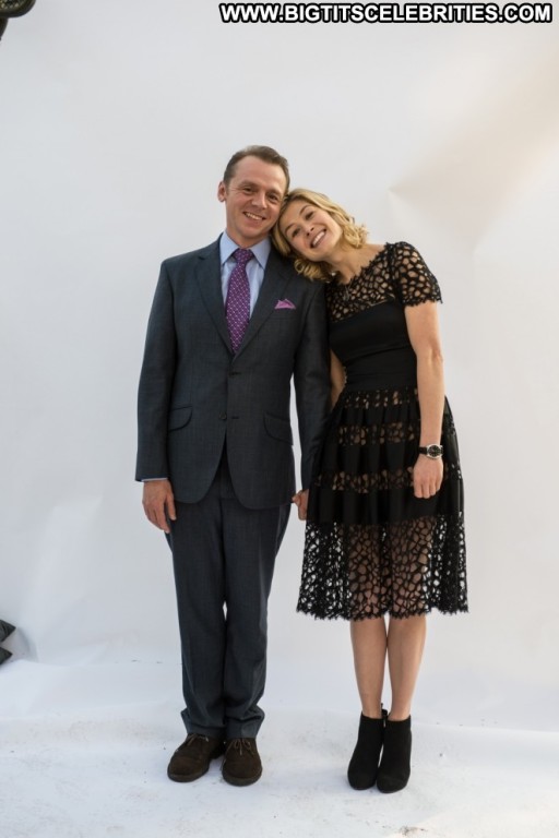 Rosamund Pike Straight Celebrity Sea Paparazzi Posing Hot Beautiful Babe