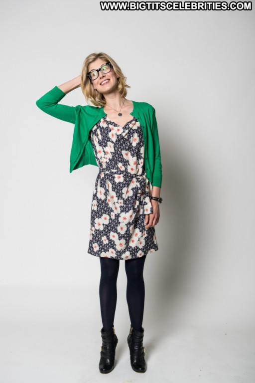 Rosamund Pike Straight Celebrity Sea Paparazzi Posing Hot Beautiful Babe