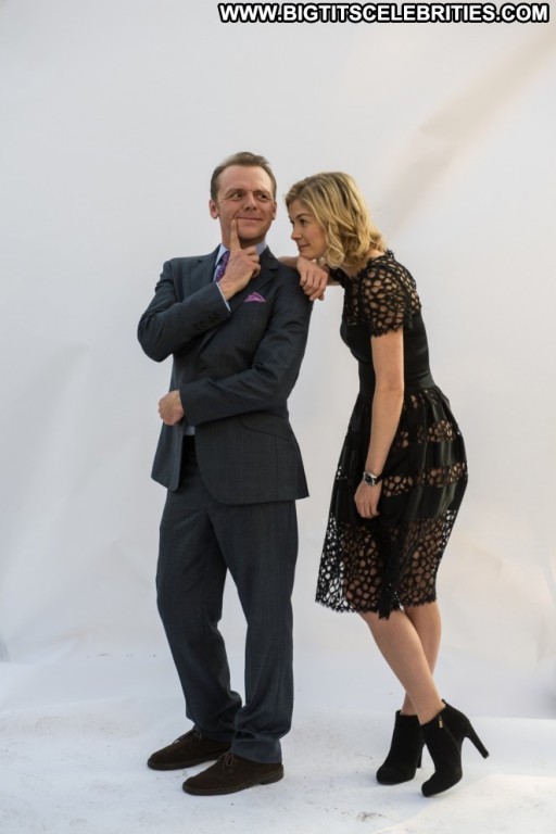 Rosamund Pike Straight Celebrity Sea Paparazzi Posing Hot Beautiful Babe