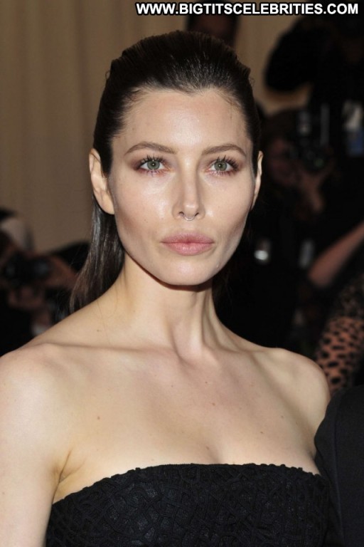 Jessica Biel Celebrity Babe Posing Hot Paparazzi Beautiful Straight